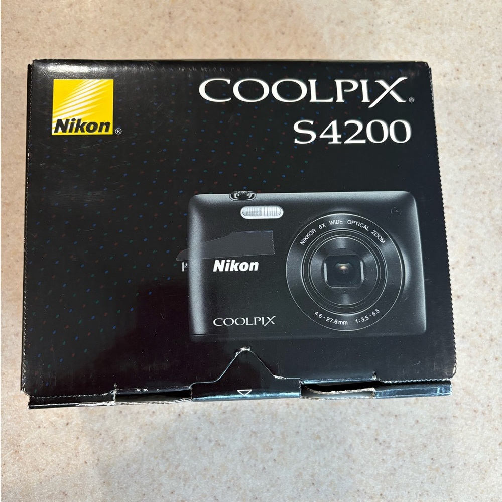 Nikon COOLPIX S4200 Black Compact Digital Camera Packaging brand new in box!